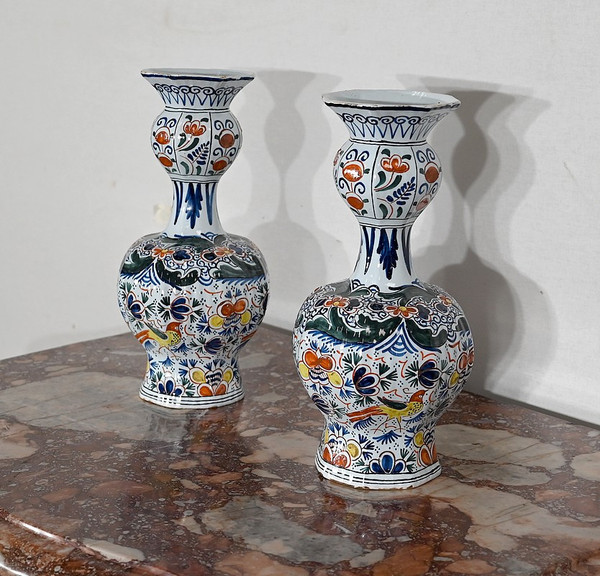 Paire de Vases en Faïence Polychrome de Delft – XIXe