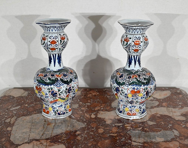 Paire de Vases en Faïence Polychrome de Delft – XIXe