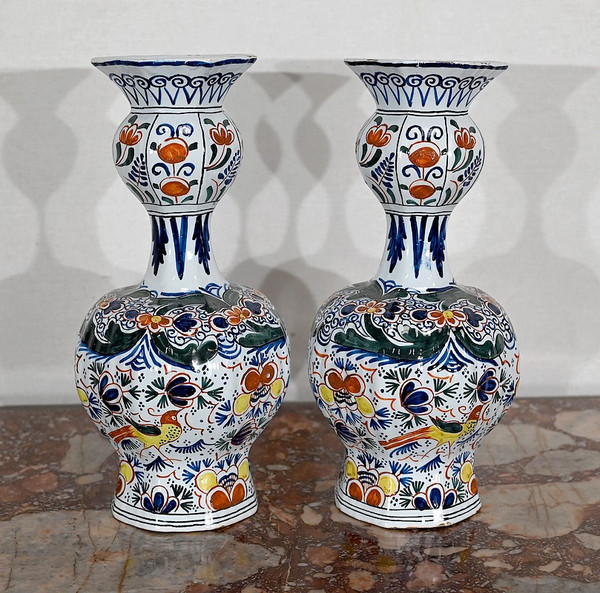 Paire de Vases en Faïence Polychrome de Delft – XIXe