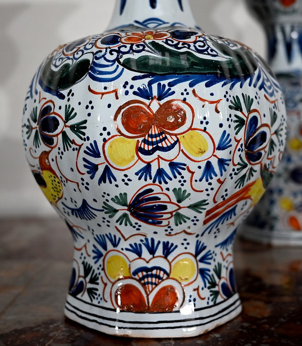 Paire de Vases en Faïence Polychrome de Delft – XIXe