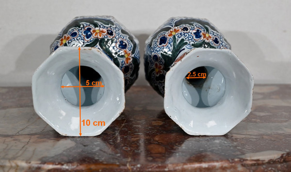 Paire de Vases en Faïence Polychrome de Delft – XIXe