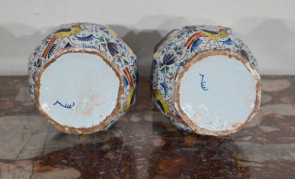 Paire de Vases en Faïence Polychrome de Delft – XIXe