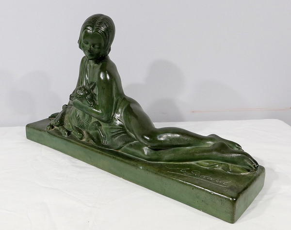 Sculpture «  La Demoiselle et le Chevreau », par A. Godard, Art Déco  – Début XXe
