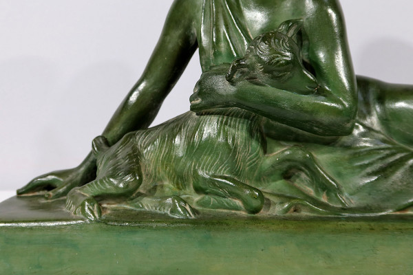Sculpture «  La Demoiselle et le Chevreau », par A. Godard, Art Déco  – Début XXe