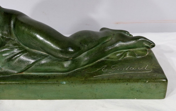 Sculpture «  La Demoiselle et le Chevreau », par A. Godard, Art Déco  – Début XXe