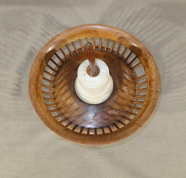 Petit Dévidoir à laine en bois et albâtre – Début XIXe