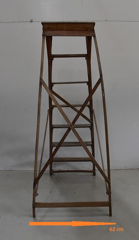 Escabeau de Métier Pliable en Hêtre – 1940