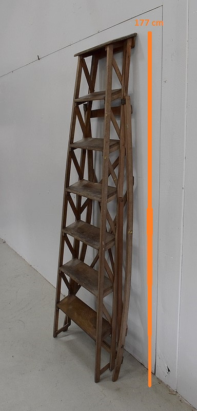 Escabeau de Métier Pliable en Hêtre – 1940