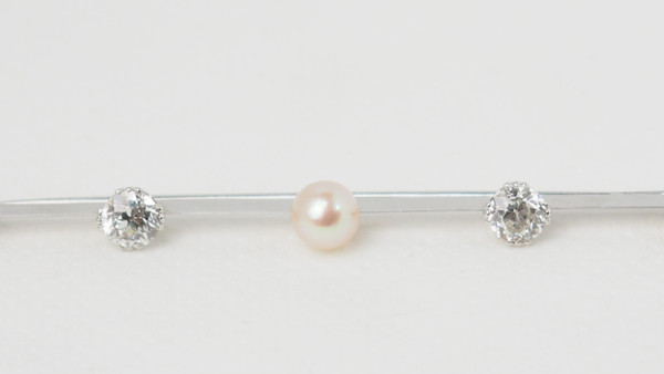 Broche barrette ancienne en or blanc diamants et perles de culture