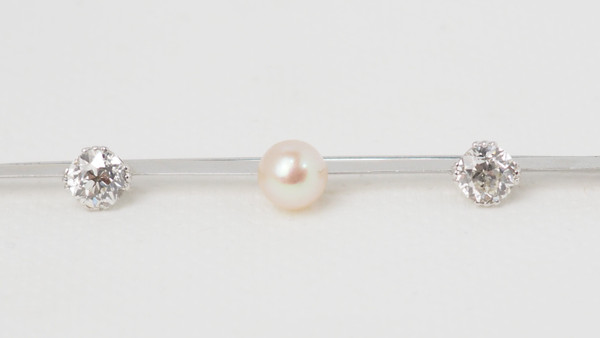 Broche barrette ancienne en or blanc diamants et perles de culture