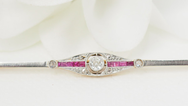 Gelbgoldene Rubin- und Diamant-Barrette-Brosche