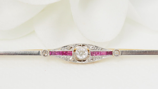 Gelbgoldene Rubin- und Diamant-Barrette-Brosche