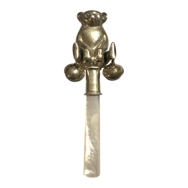 Ancien hochet de bébé en argent massif 925 Sterling et nacre figurant un ourson avec 2 grelots