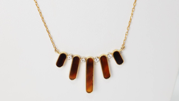 Collier en or jaune, Ecaille de Tortue et diamants