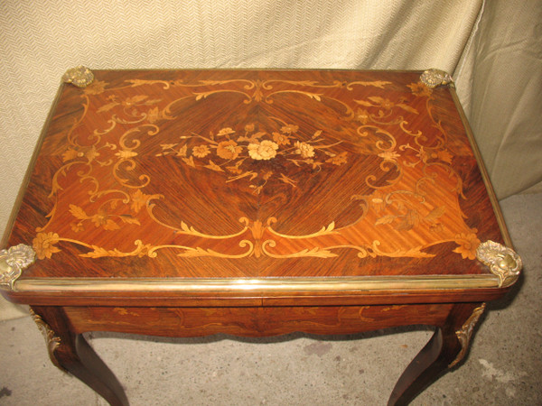 Tavolo da gioco in bronzo dorato e intarsio in stile Luigi XV della fine del XIX secolo