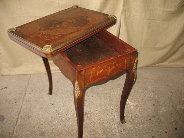 Tavolo da gioco in bronzo dorato e intarsio in stile Luigi XV della fine del XIX secolo