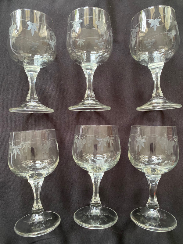 6 wine glasses