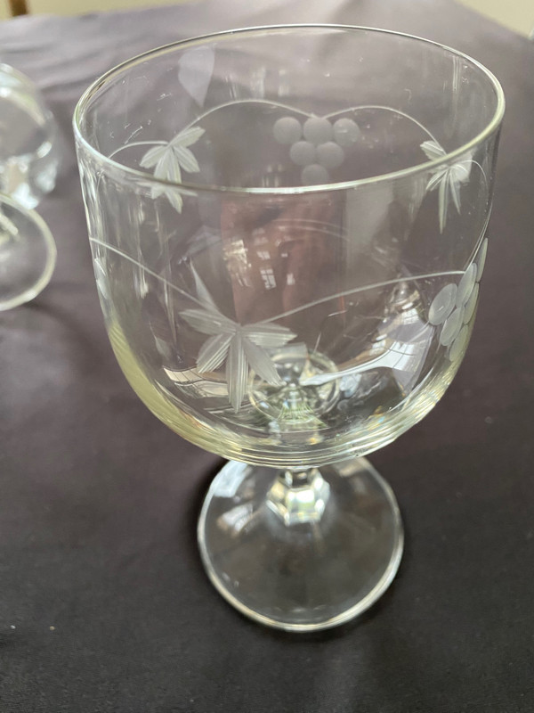 6 wine glasses