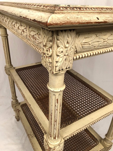 Desserte de style Louis XVI, bois laqué crème, circa 1900