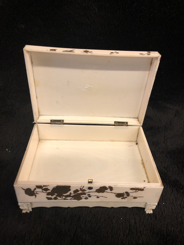 Late 19th Century Japanese Ivory and Lacquer Box