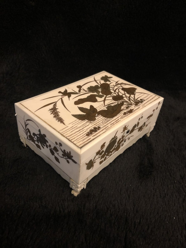 Late 19th Century Japanese Ivory and Lacquer Box