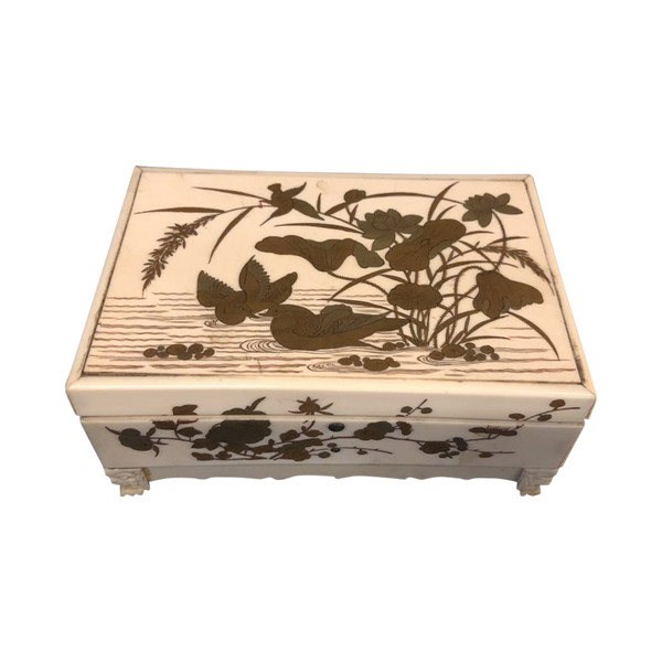 Late 19th Century Japanese Ivory and Lacquer Box