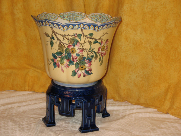 Large Gien earthenware cache pot with Japanese decoration of bird and flowers 19th century period