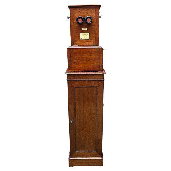 Taxiphote Stereoscopic Viewer With Mahogany Column