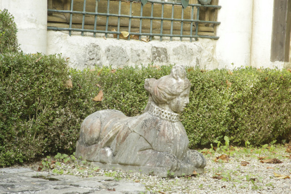 -Coppia di sfingi in marmo di Carrara, inizio XVIII secolo.