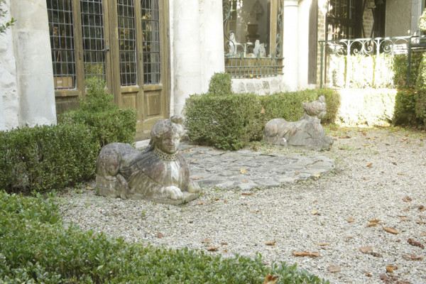 -Coppia di sfingi in marmo di Carrara, inizio XVIII secolo.