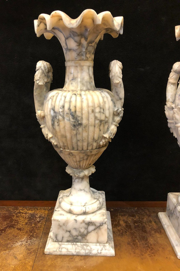 Grande Coppia di Vasi in Alabastro Italia Fine XIX Secolo H: 72 Cm