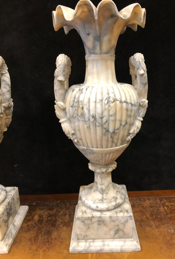 Grande Coppia di Vasi in Alabastro Italia Fine XIX Secolo H: 72 Cm