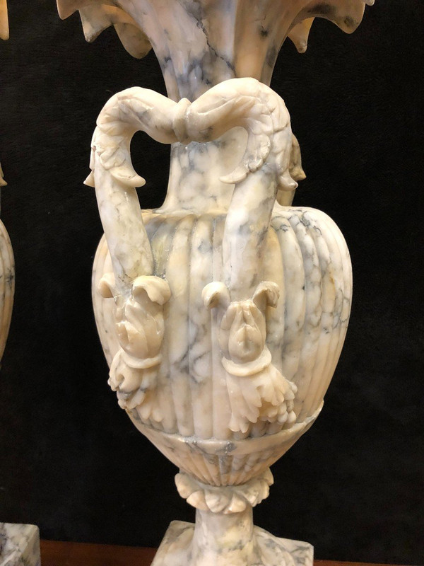 Grande Coppia di Vasi in Alabastro Italia Fine XIX Secolo H: 72 Cm