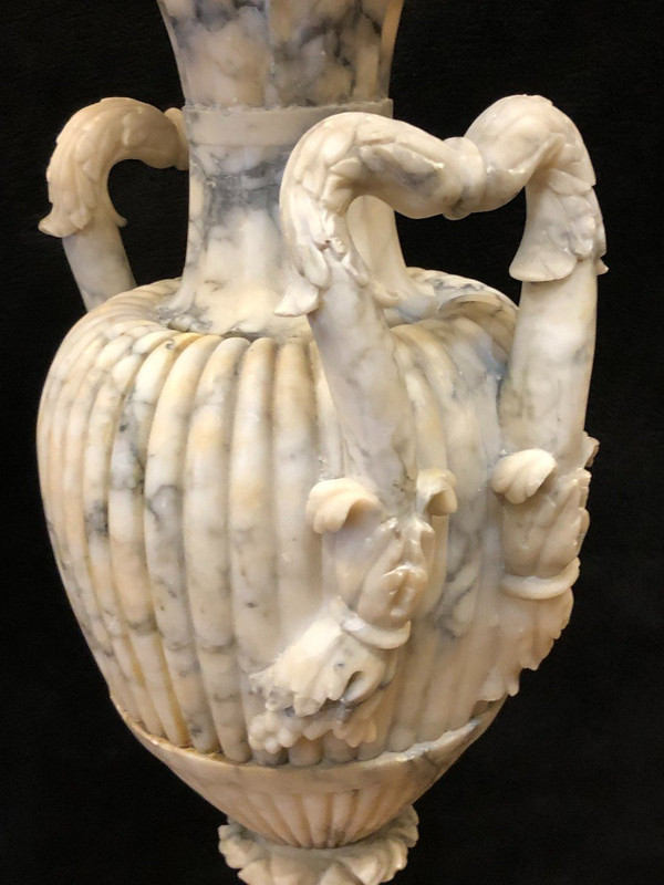 Grande Coppia di Vasi in Alabastro Italia Fine XIX Secolo H: 72 Cm