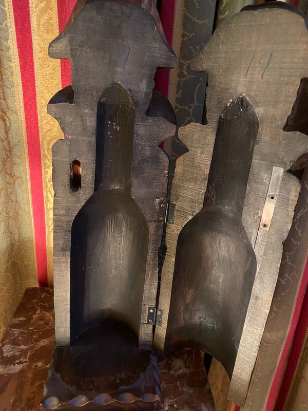 Etonnante cache à bouteille en bois sculpté a l'image de Napoléon 1ér , travail d'Art Populaire
