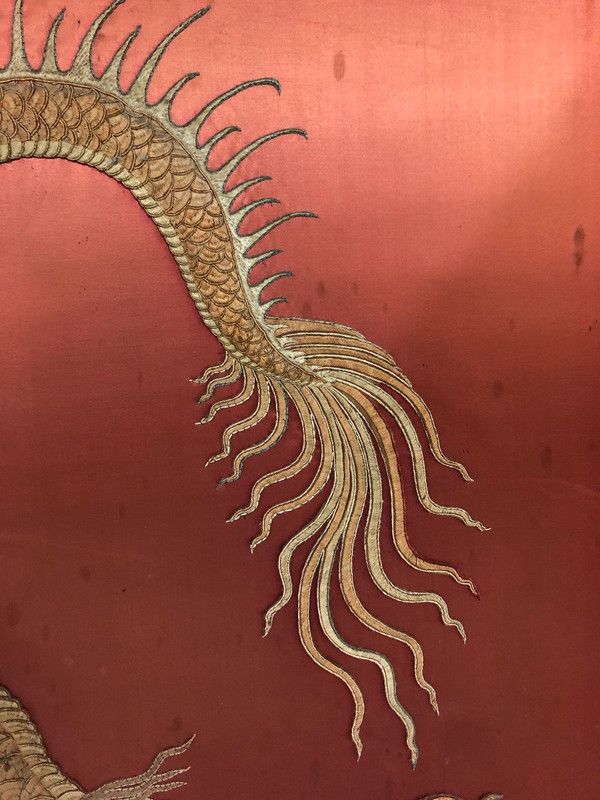 Large Chinese Embroidery Late 19th Century - Dragon A La Perle -d: 135 X 135 Cm