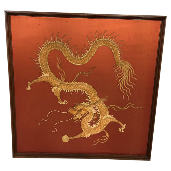 Large Chinese Embroidery Late 19th Century - Dragon A La Perle -d: 135 X 135 Cm