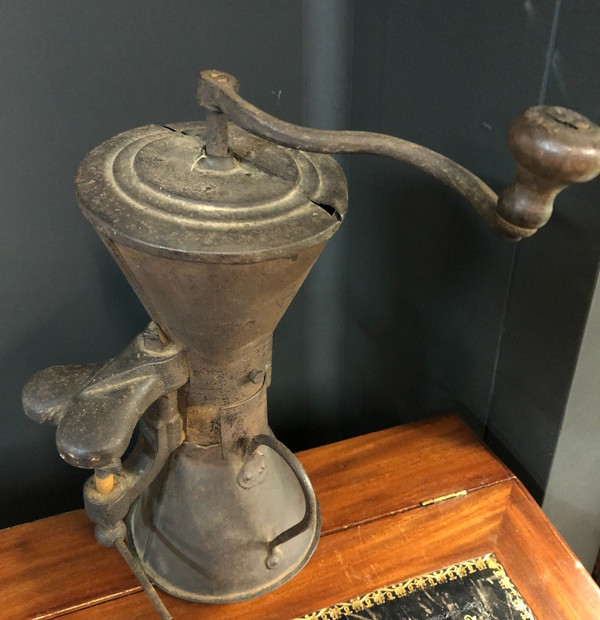 Important Moulin A Café Louis XIV Début XVIIIème - Modèle Sablier H : 37 cm