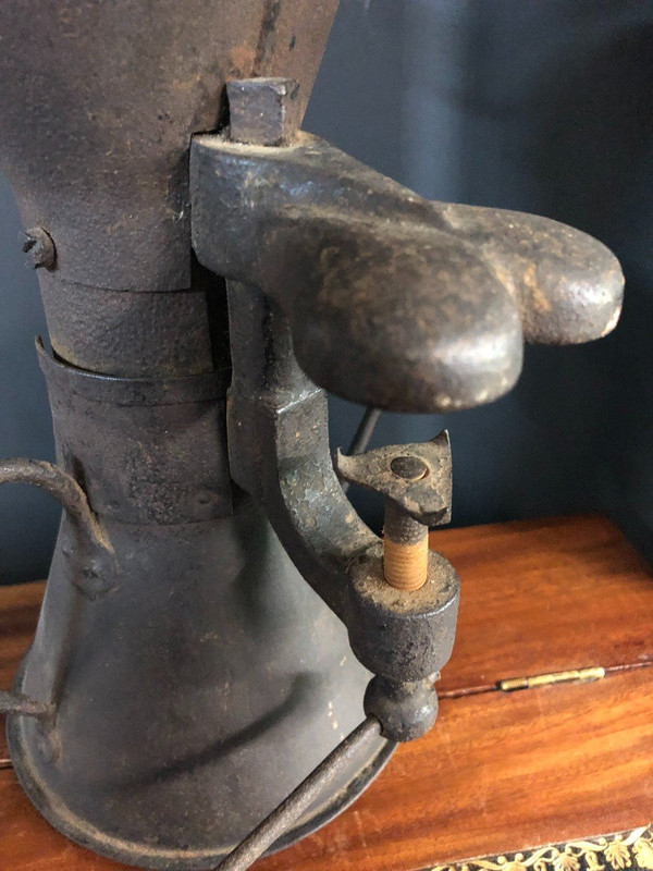 Important Moulin A Café Louis XIV Début XVIIIème - Modèle Sablier H : 37 cm