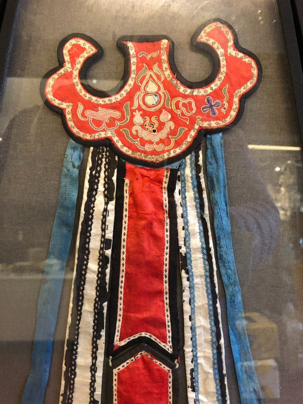 Chine XIXème - Broderies Sur Soie - Tissus Chinois