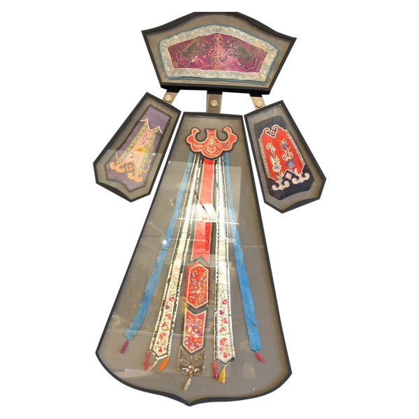 Chine XIXème - Broderies Sur Soie - Tissus Chinois