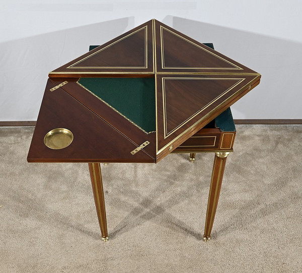 Tavolo da gioco Mouchoir in mogano, stile Luigi XVI, periodo Napoleone III - Metà del XIX secolo