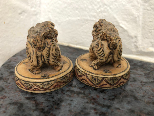 coppia di sculture cinesi in avorio "cani FO" - Okimono