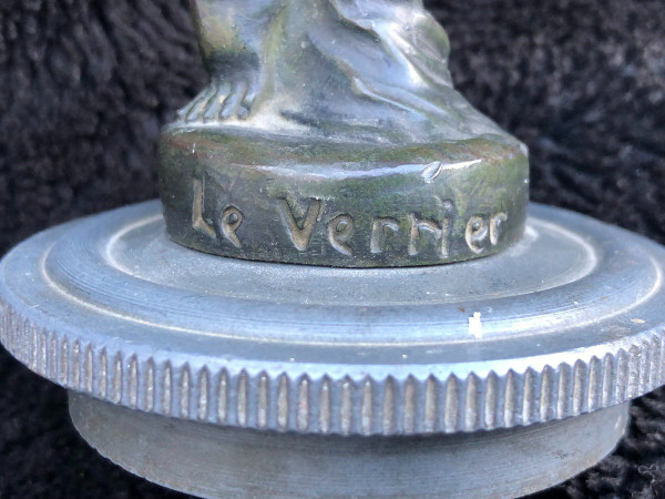 Tappo del radiatore in bronzo di Max Le Verrier - Art Déco