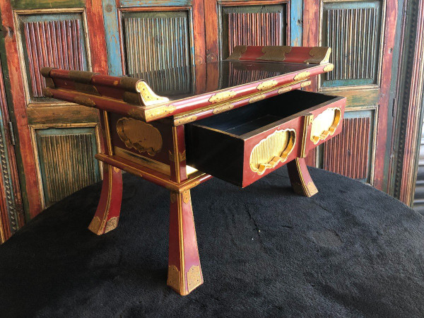 Ancienne Table d'Autel - Japon - Laque Réhaussée d'éléments En Métal Ciselé Et Doré époque Edo