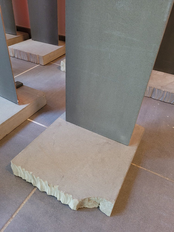 A Pirri, Installazione "Cure", Doghe in acciaio su basi in cemento, XX Secolo