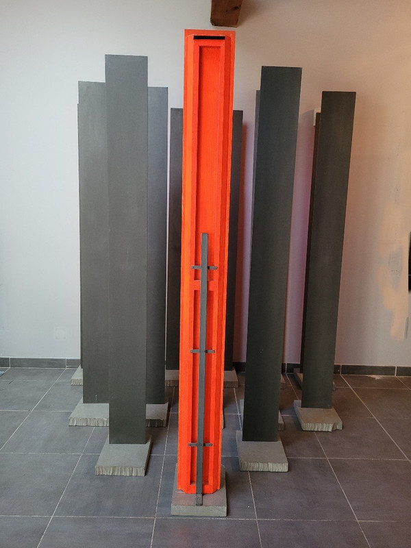 A Pirri, Installazione "Cure", Doghe in acciaio su basi in cemento, XX Secolo