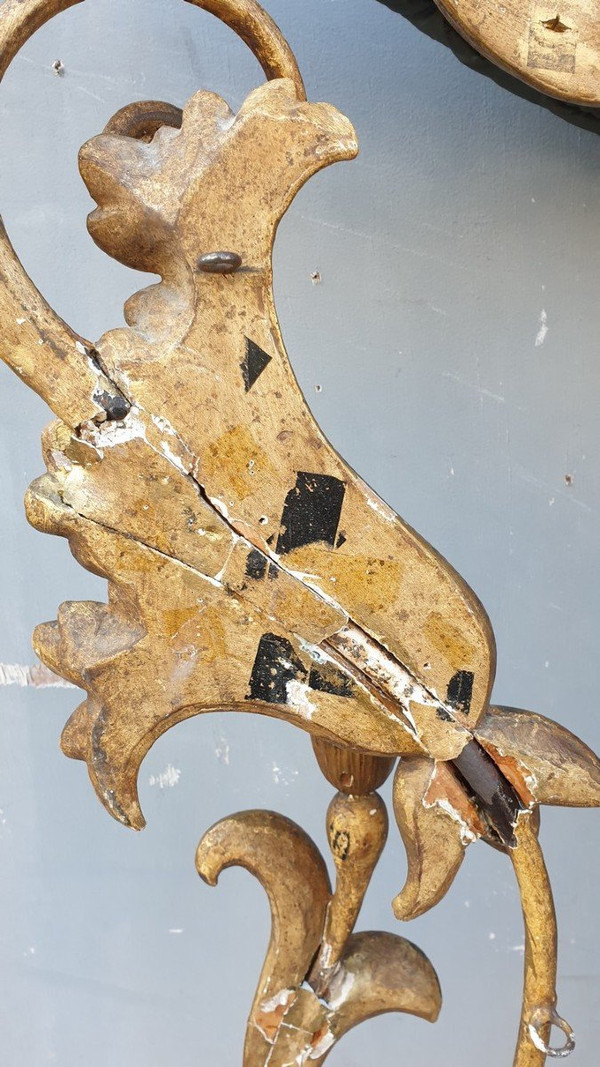 Lampada da parete grande in legno intagliato e dorato, Toscana XIX secolo