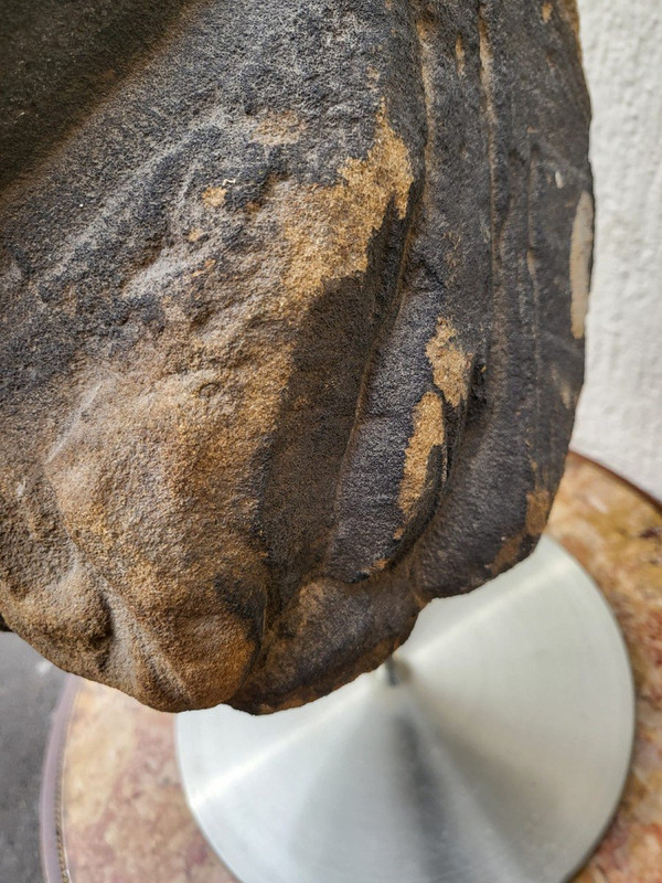 Scultura con testa in pietra, Regno Unito, XVII secolo