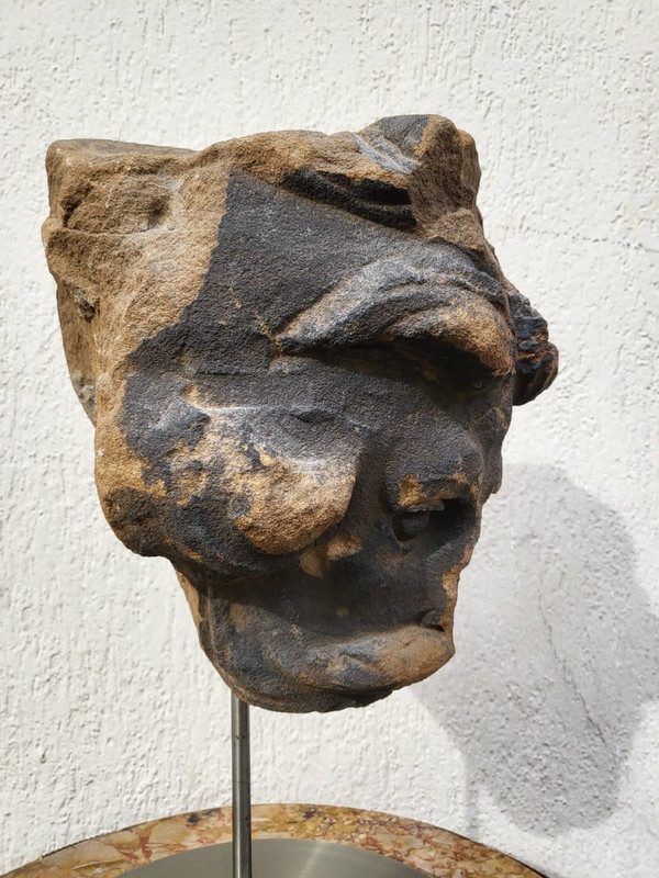 Scultura con testa in pietra, Regno Unito, XVII secolo